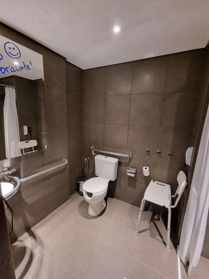 Quarto com 2 Camas de Solteiro - Acesso para Hóspedes com Mobilidade Reduzida